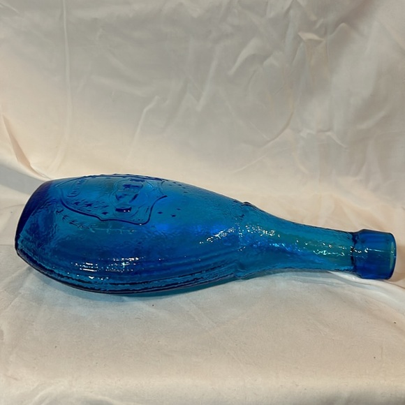 Blue Glass Bottle Vase Union Made Intertwining Hands and Peace Dove 9 inches - Picture 12 of 13